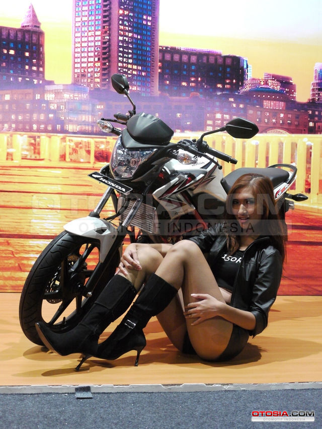 Gadis-Gadis CB150R - Peluncuran Honda CB150R StreetFire di 
