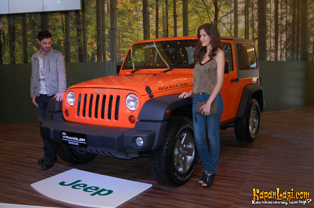 Gadis Jeep - Cantik dan Santun  Galeri Foto Otosia.com 