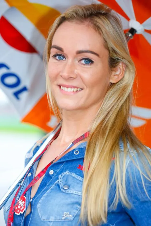 Galeri Foto Paddock Girls MotoGP Seri Sirkuit Motul TT 