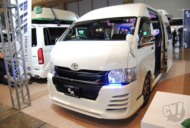 Galeri Toyota Hiace Tokyo Auto Saloon - Berbagai Modifikasi Mini Bus