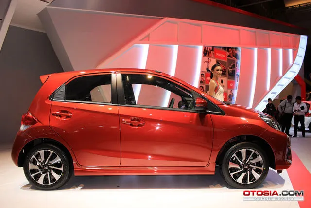 Honda Brio RS - Honda Brio RS Tampil Kece di IIMS 2016 