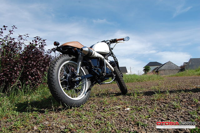 Honda Megapro Kombinasi Cafe Racer dan Scrambler Tampil 