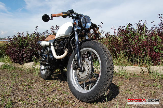 Honda Megapro  Kombinasi Cafe Racer dan Scrambler Tampil 