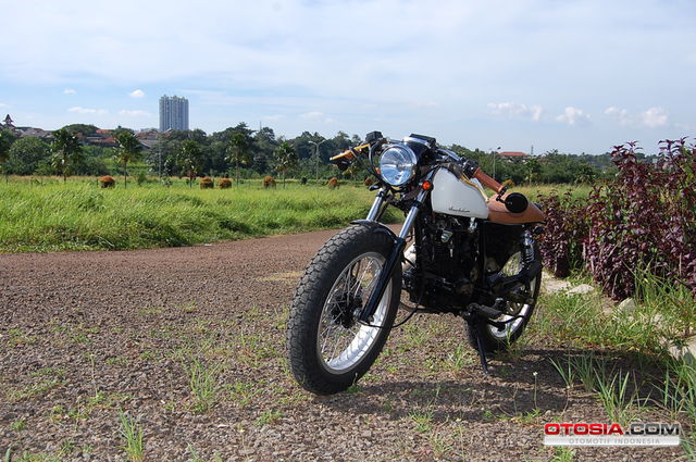 Honda Megapro Kombinasi Cafe Racer dan Scrambler - Tampil 