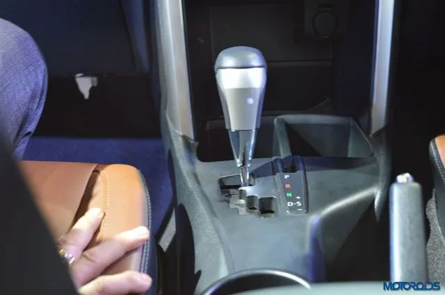 Interior Toyota Innova Crysta - Kenyamanan Dalam Kabin 