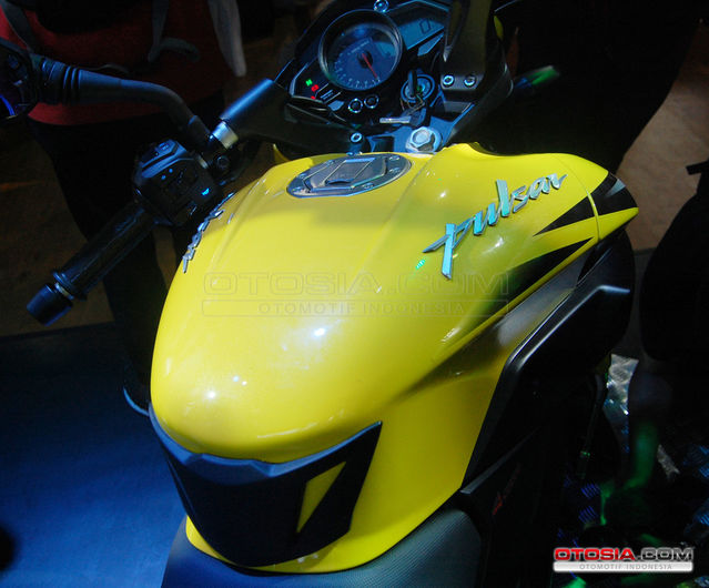 Kawasaki Bajaj Pulsar 200NS - Motor Sport 200cc Terbaru 