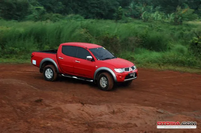Ketangguhan Mitsubishi Strada Triton HD-X dan Chevrolet 