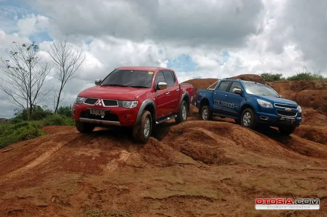 Ketangguhan Mitsubishi Strada Triton HD-X dan Chevrolet 