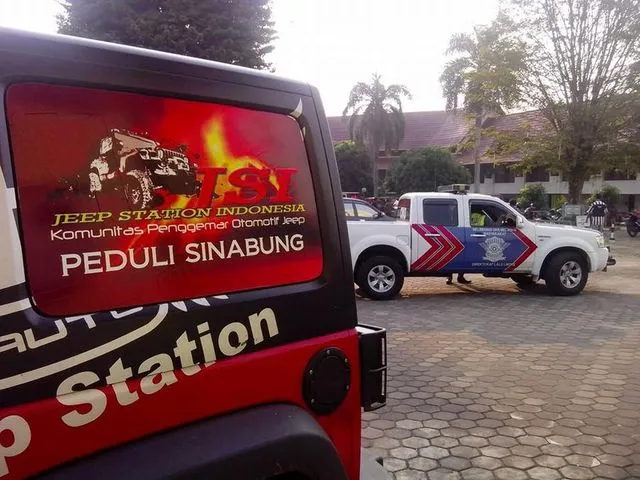 Komunitas Jeep Jelajah 4000 Km untuk Korban Sinabung 