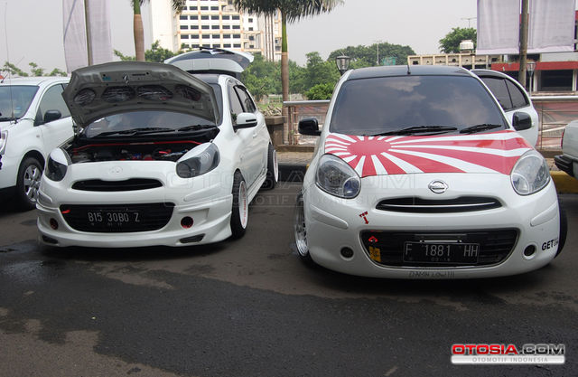Komunitas Mobil Putih Cetak Rekor - White Car Community 