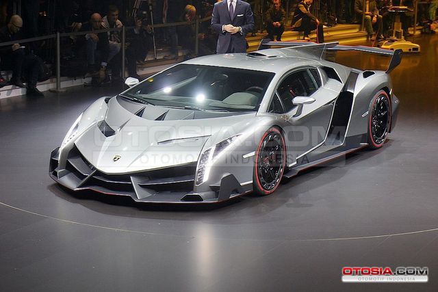 Lamborghini Veneno 20130316 002 Otosia