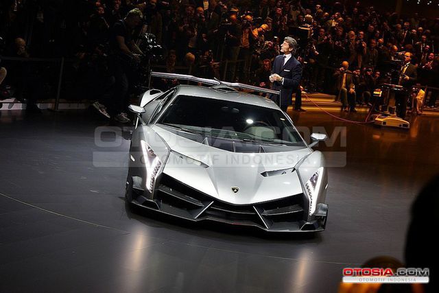 Lamborghini Veneno 20130316 005 Otosia