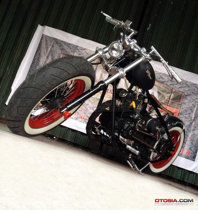 Maha Karya Bobber Hot Rod - Modifikasi Yamaha Scorpio 