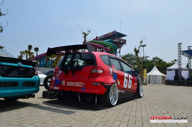 Mencolok Honda Jazz Super Mario di Gettin Low 2015 Malang ...