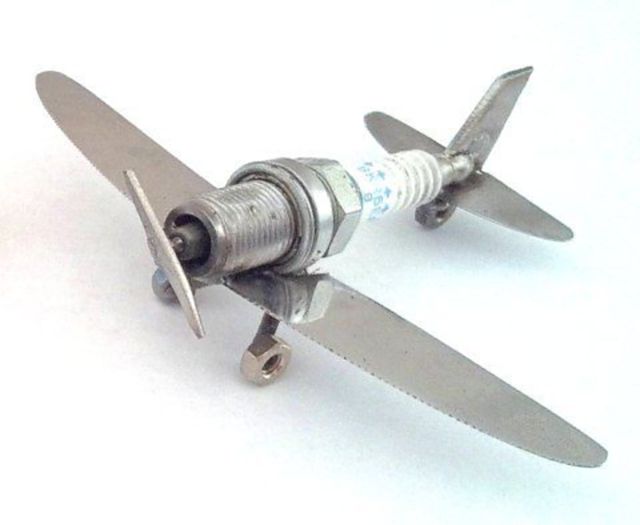 Miniatur Pesawat Dari Busi Bekas - Busi Bekas Bisa Jadi 