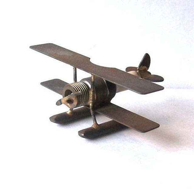 Miniatur Pesawat Dari Busi Bekas - Busi Bekas Bisa Jadi Miniatur Pesawat Terbang yang Menarik ...