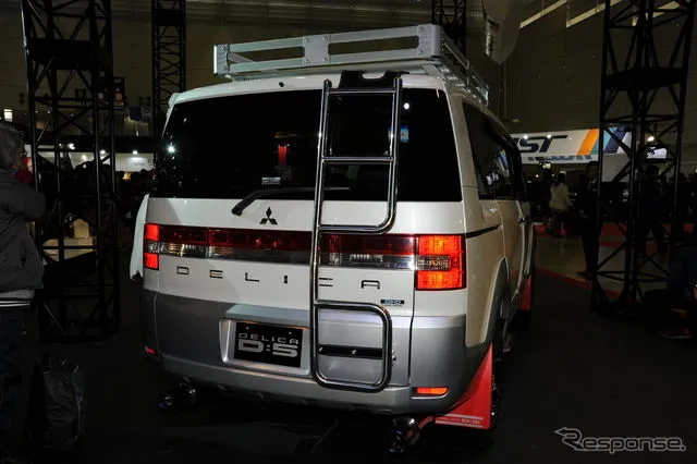 Mitsubishi Delica D5 Desert Cruiser - Versi 4 WD 