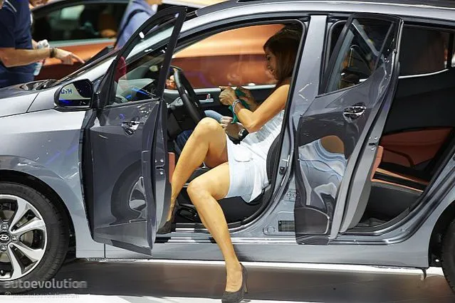 Model Seksi Frankfurt Motor Show 2013 - Gadis Auto Show 