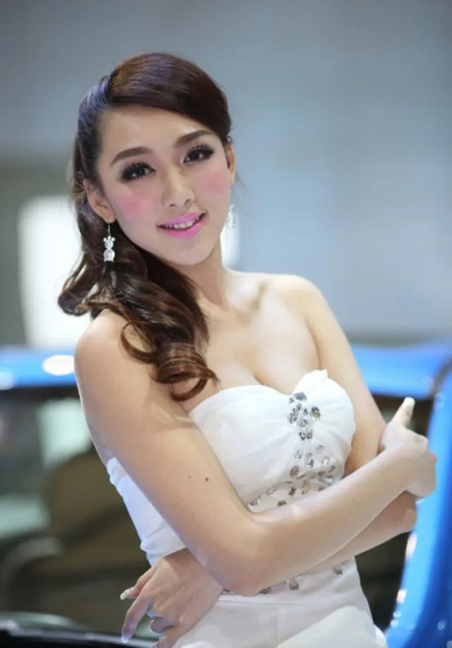 Model Seksi Shanghai Auto Show 2013 - Wanita Cantik Negeri 
