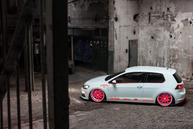 Modifikasi Bodi Menyala VW Golf Mk-7 - Trend Baru 