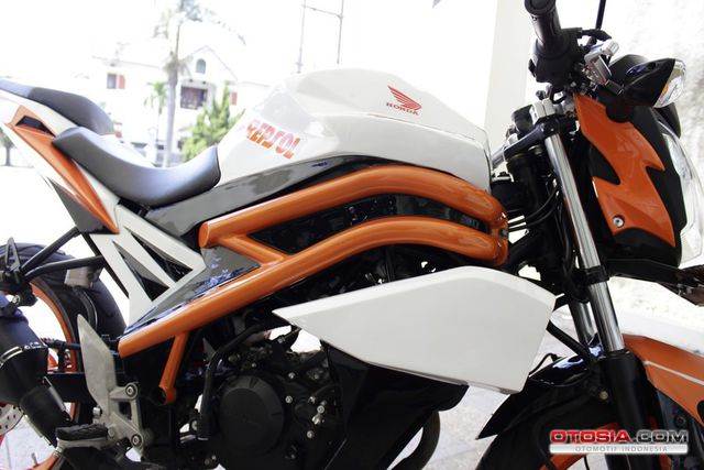  Modifikasi  Honda CB150R  Asal Kota Malang  Modifikasi  