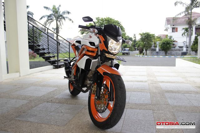  Modifikasi  Honda CB150R  Asal Kota Malang  Modifikasi  