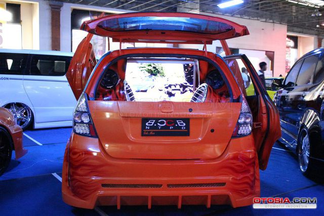 4 Bagian Modifikasi Honda Jazz  2004 HIN Bali 2013 