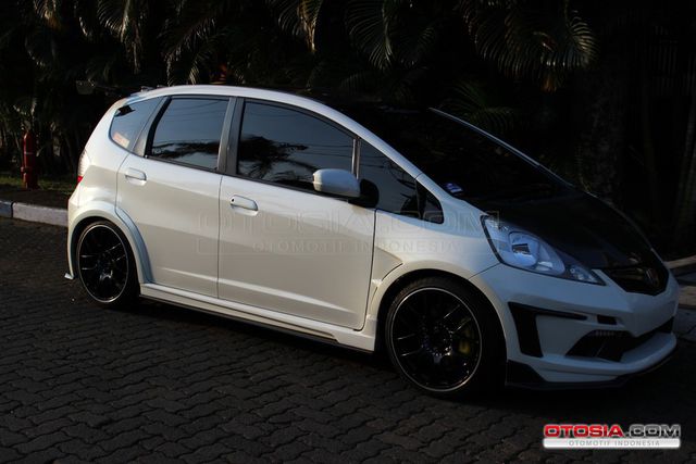  Modifikasi  Honda Jazz Putih Ala Porsckit Modifikasi  