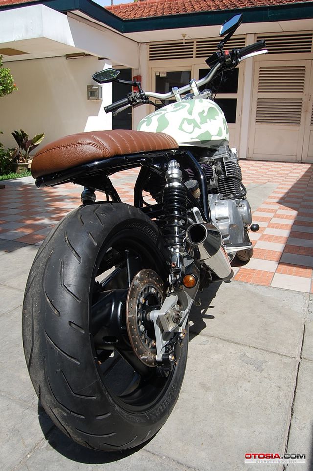 Modifikasi Moge XJR400 - Moge XJR400 Bergaya Street 