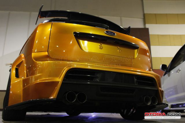 Modifikasi Street Racing Gold Ford Focus - Modifikasi City Car Asal