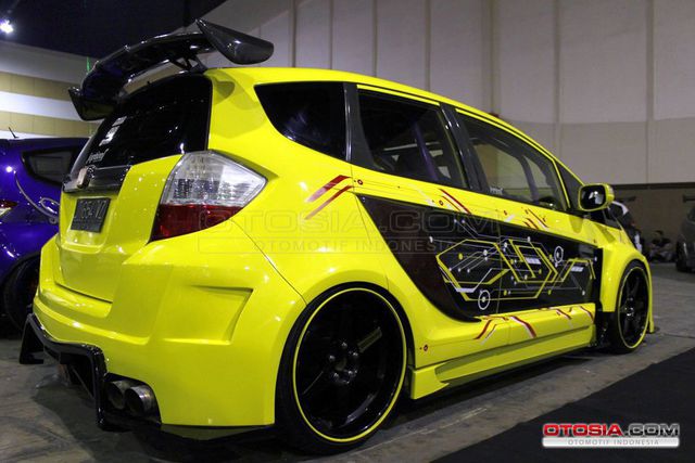 Modifikasi Street Racing Honda  Jazz  Option Platinum City 