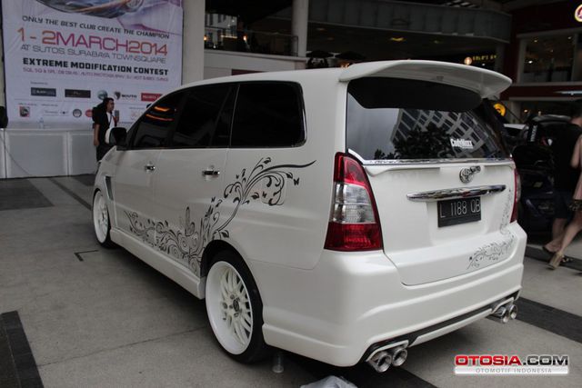  Modifikasi  Toyota  Innova  Super Mewah by Option Best 