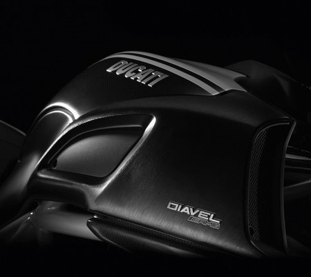  Moge Special Edition Dari Italia Ducati Diavel AMG 2012 