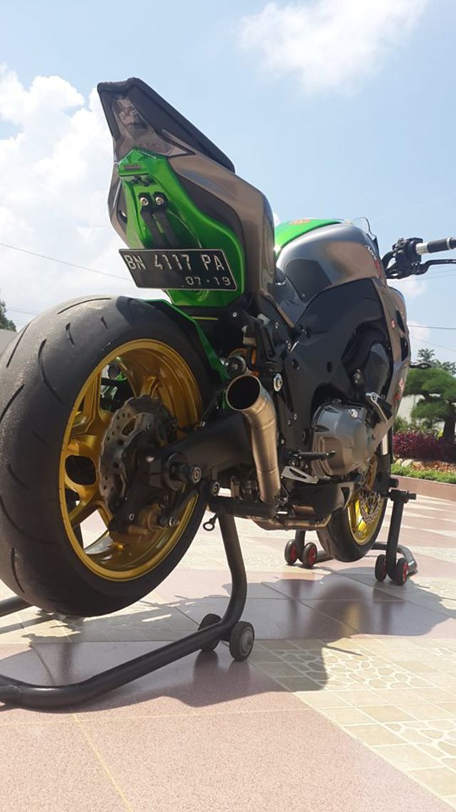 Moge Z1000  Semakin Gahar dan Bernuansa Elegan Modifikasi 