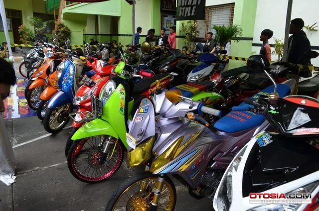Motor-Motor Modifikasi di SMA 1 Negeri Malang - Deretan ...