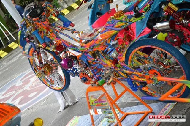 Motor-Motor Modifikasi di SMA 1 Negeri Malang - Deretan Motor-Motor Modifikasi di SMA 1 Negeri Malang - Deretan