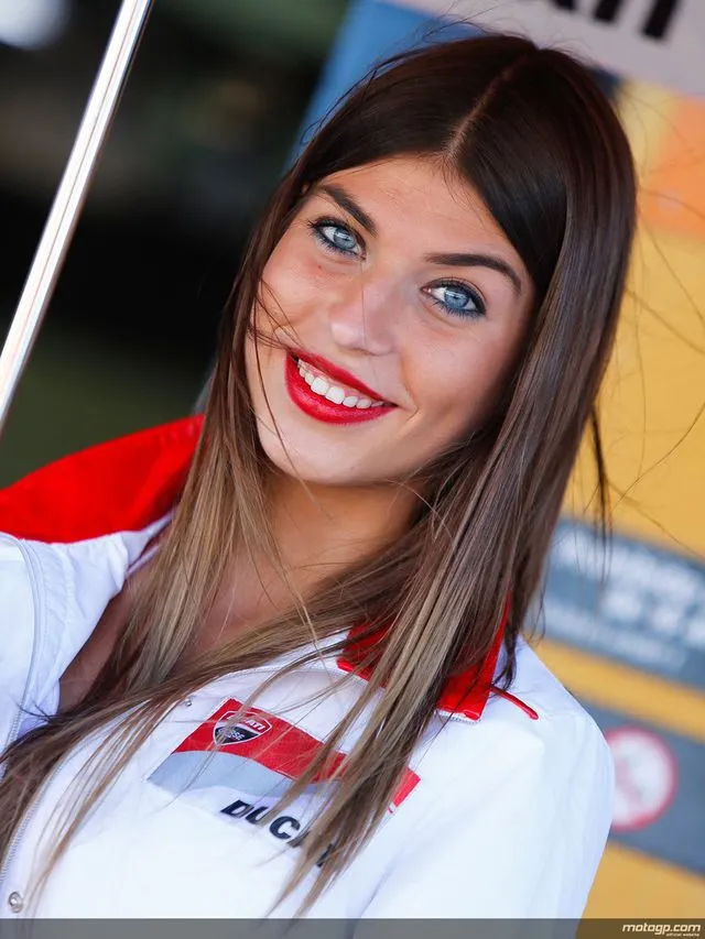Paddock Girls MotoGP Valencia 2013 - Umbrella Girls 