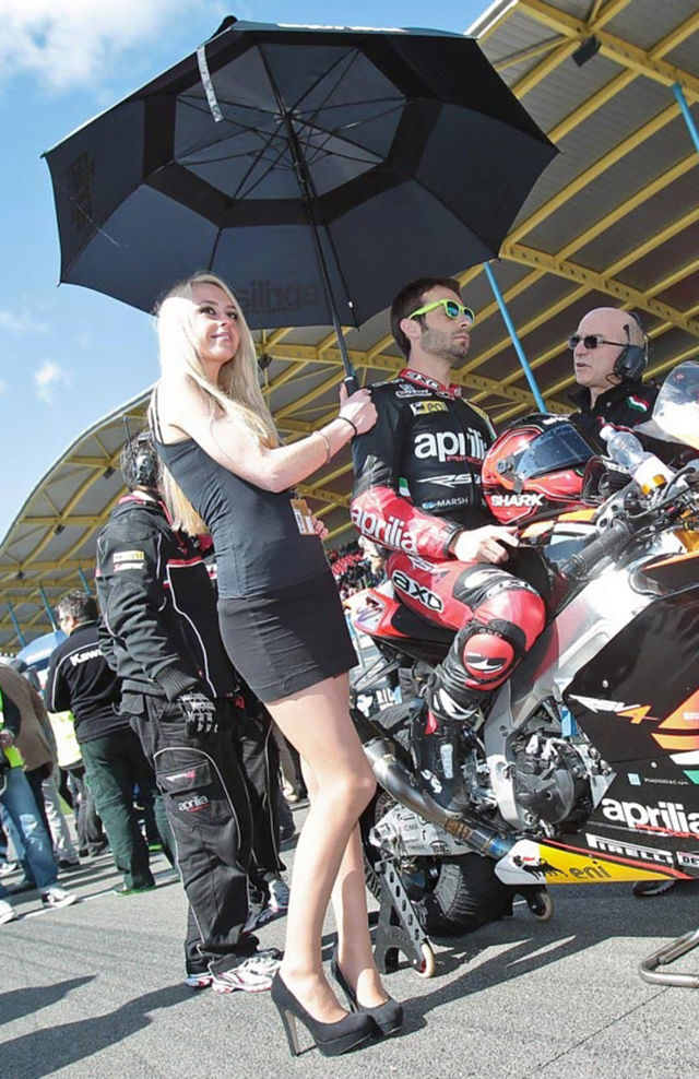 Paddock Girls SBK Assen 2013 - Wanita Seksi di Lintasan 