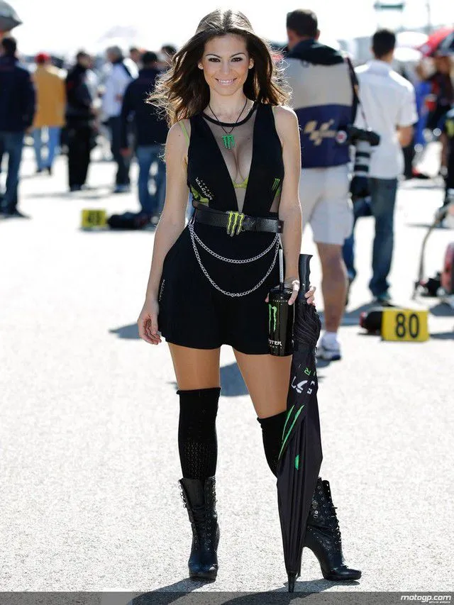 Para Gadis Seksi Motogp Part 2 Paddock Dan Umbrella