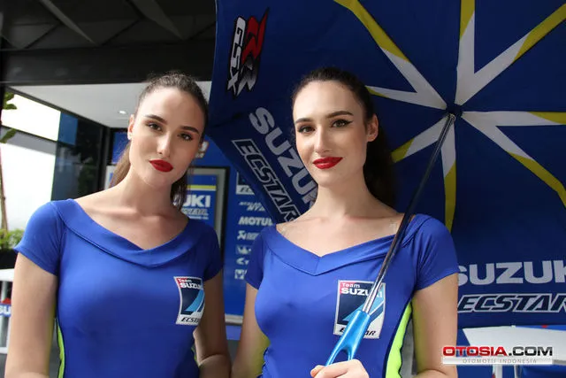 Pesona Cantik Si Kembar Umbrella Girls Suzuki Ecstar di 