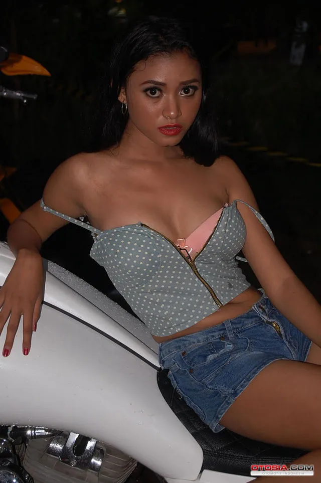 Pose Seksi Nikita Ramli - Aksi Model Belia Nikita Ramli 