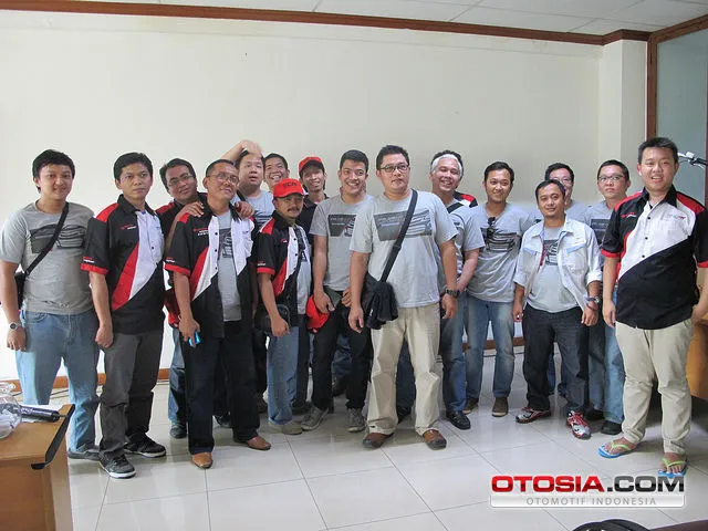 PT Selamat Sempurna Ajak Para Komunitas Mobil Toyota 