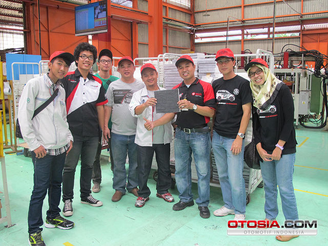 PT Selamat Sempurna Ajak Para Komunitas Mobil Toyota 