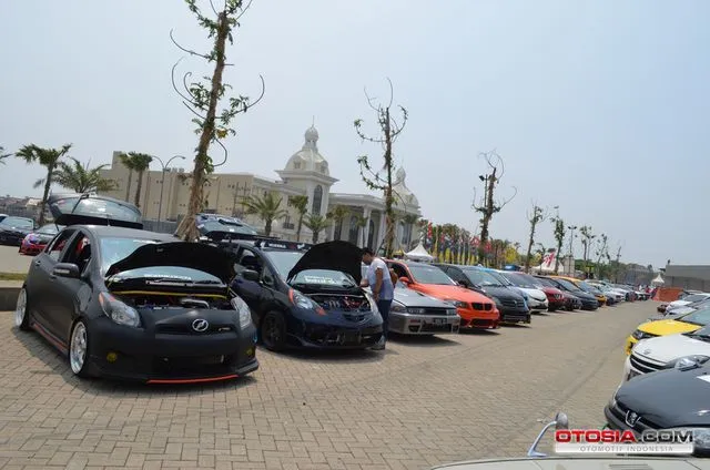 Ratusan Mobil Modifikasi Meriahkan Gettin Low Auto Project 