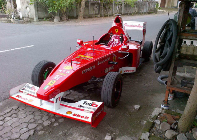 Replika Mobil Balap F1 Asal Lombok - Pria Lombok Ciptakan Mobil Balap