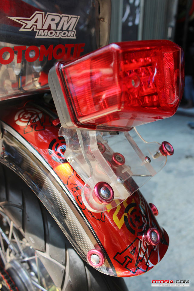 RX King Merah-Gelap Bertutup Mahkota - Sosok Sangar Modifikasi Yamaha
