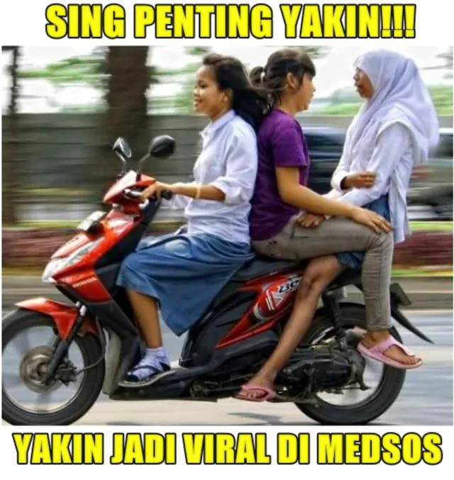 Serunya 13 Meme Cewek Ketika Naik Motor Gokil Abis Meme Cewek