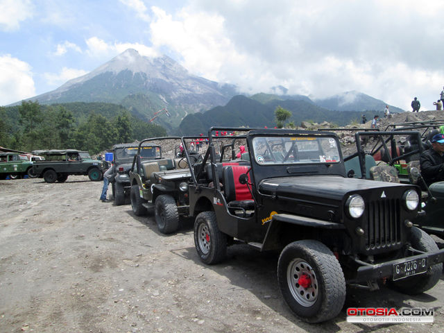 Susuri lereng Gunung Merapi Wisata Jeep di Kaki Gunung 