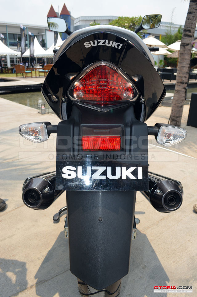  Suzuki Inazuma Motor Touring Sejati Galeri Foto Otosia 