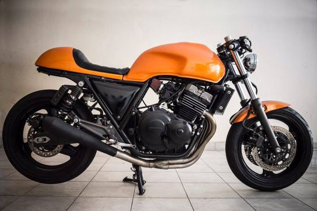 Tambil Lebih Berotot Honda CB400 Cafe Racer - Custom Bike 